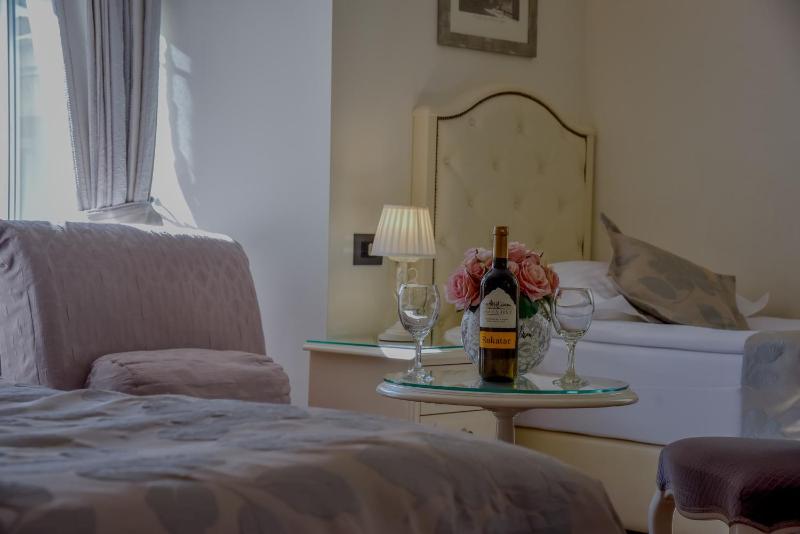 Superior Triple Room with Sea View image 4