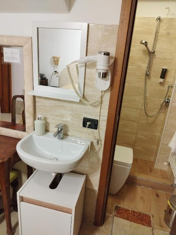 Budget Single Room image 2