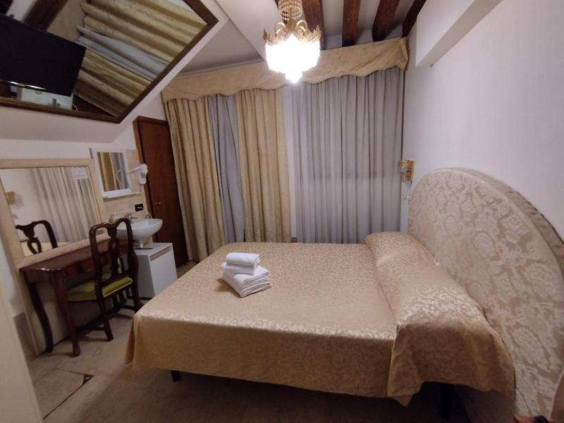 Budget Single Room image 4