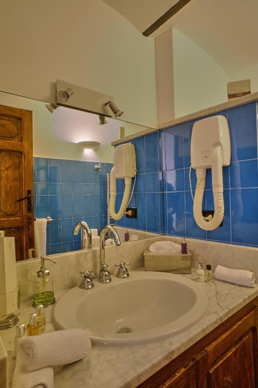 Standard Double Room image 3