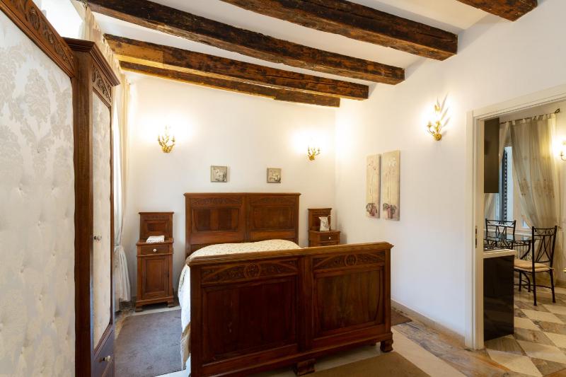 One-Bedroom Apartment - Via Pignolo 81 image 3