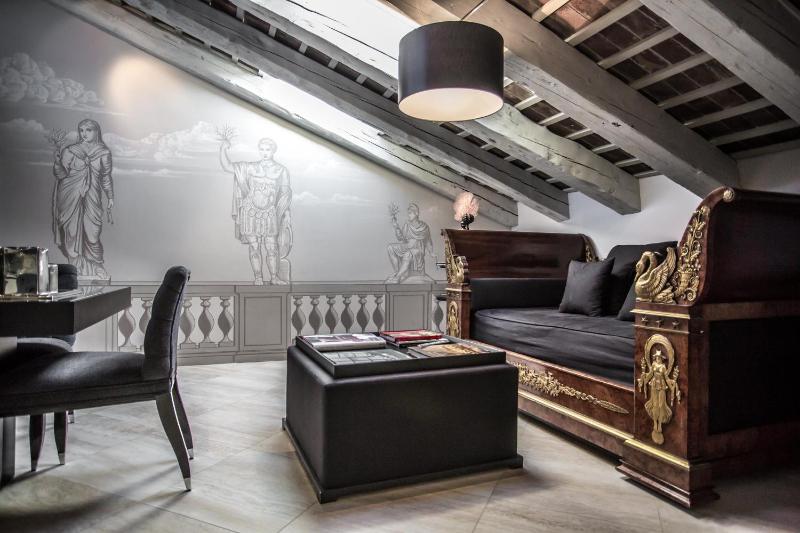 Premier Suite image 4