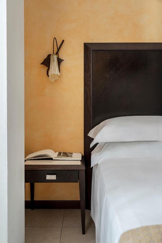 Double Room with Side Sea View image 2