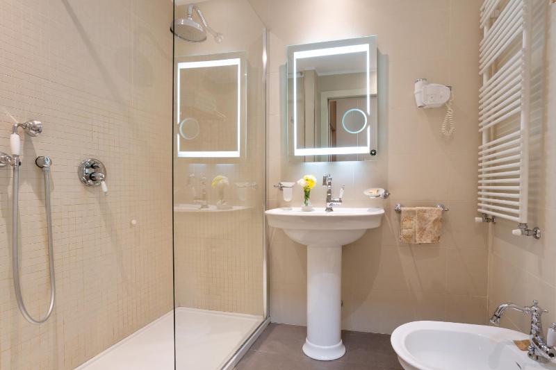 Suite - Split Level (4 Adults)  image 4