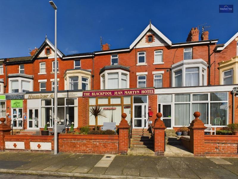 Pinnacle Hotel & Suites formerly Jean Martyn Hotel Near Central Blackpool Near Beach & Attractions - image 41