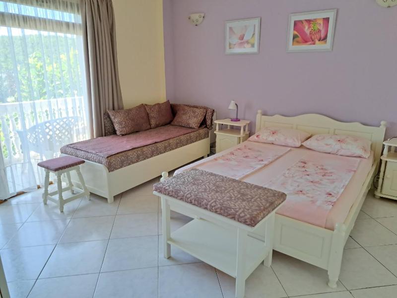 Triple Room with Mountain and Sea View image 4