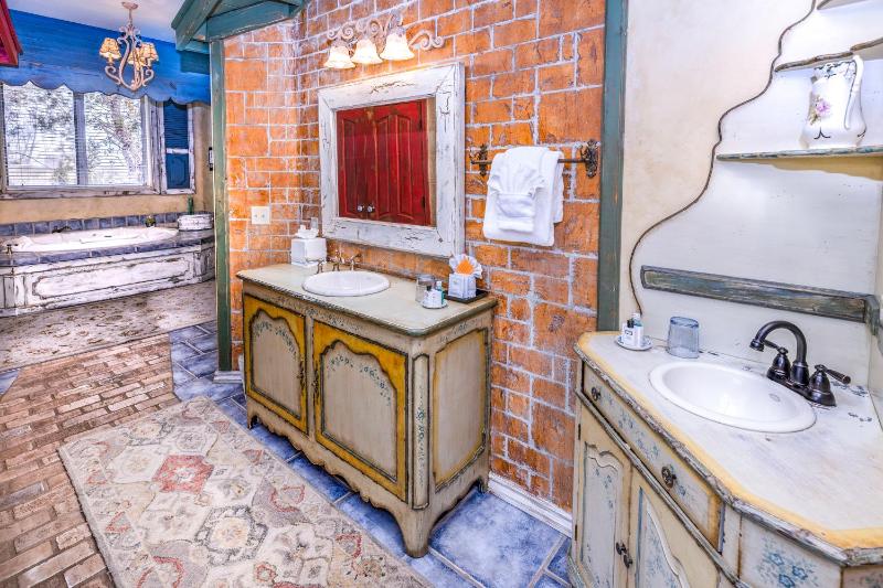 Adobe Grand Villas - image 2