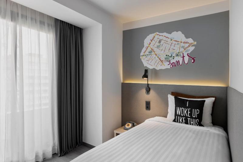 Moxy Single Room with Balcony image 3