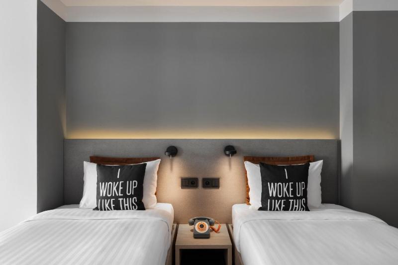 Moxy Twin Room with Sofa Bed and Balcony image 4