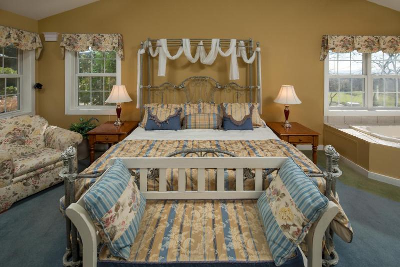 One-Bedroom Cottage image 2