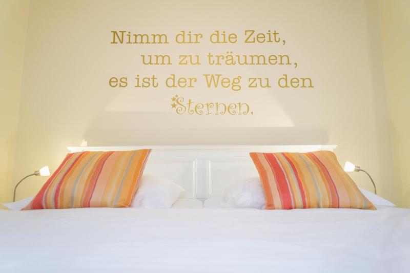 Friesenhaus Germania Ferienwohnung Fenya - image 4