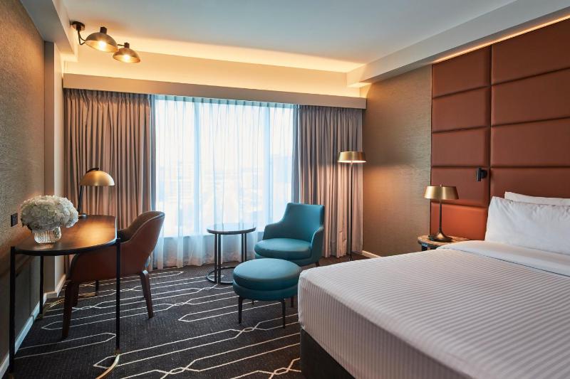 Premium King Room - High Floor image 2