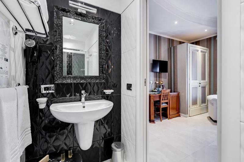 Superior Double or Twin Room with Panoramic View image 4