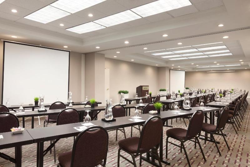 Radisson Hotel Phoenix Airport - image 36