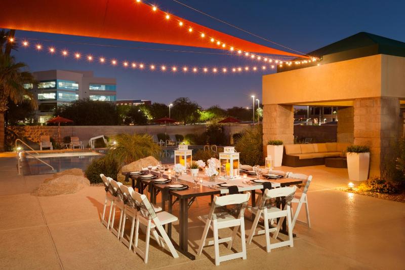 Radisson Hotel Phoenix Airport - image 17