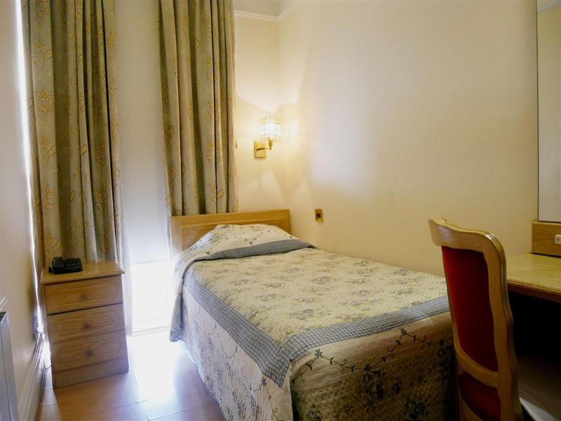 Standard Single Room image 3
