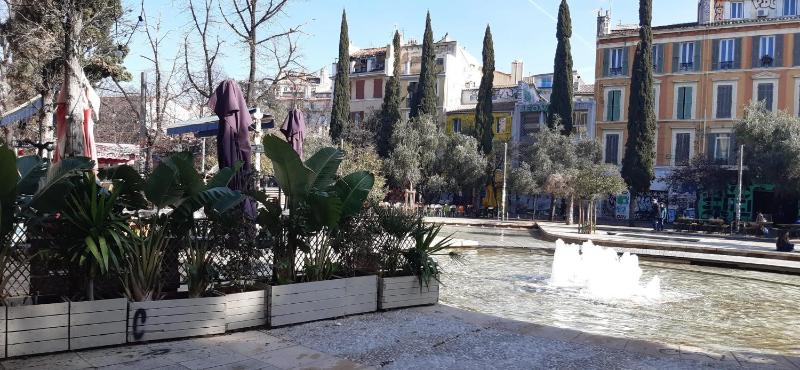 Appartement spacieux à Marseille - 90 m² avec vue sur la ville - image 16
