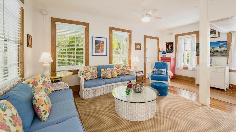 Casa Serendipity by Last Key Realty - image 1