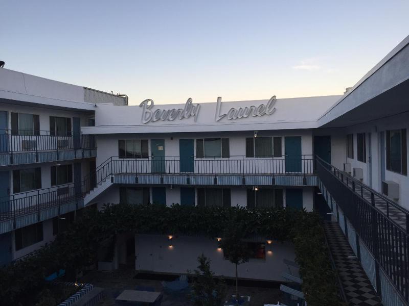 Beverly Laurel Motor Hotel - image 2