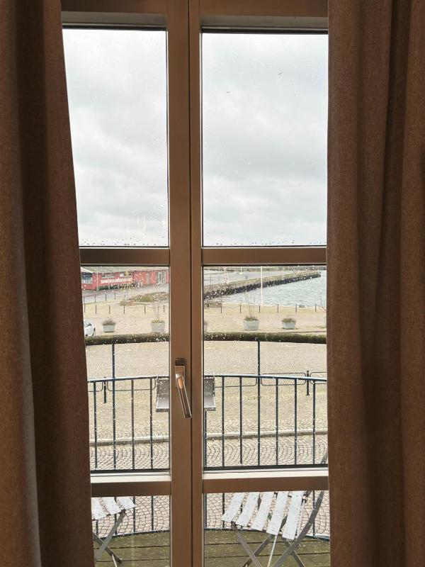 Double Room with Balcony and Sea View image 4