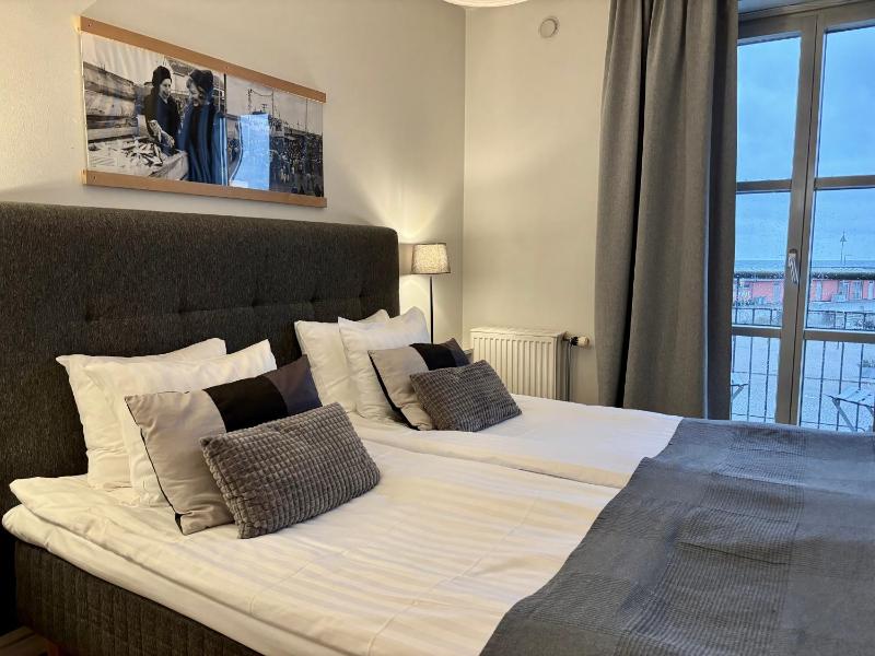 Double Room with Balcony and Sea View image 3