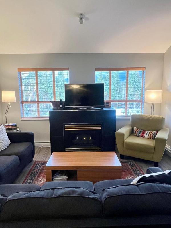 Tyndalstone Lodge 3 Bedroom in the Heart of Village North Whistler - image 23
