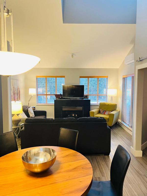 Tyndalstone Lodge 3 Bedroom in the Heart of Village North Whistler - image 15