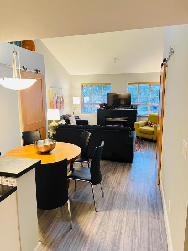 Tyndalstone Lodge 3 Bedroom in the Heart of Village North Whistler - image 14