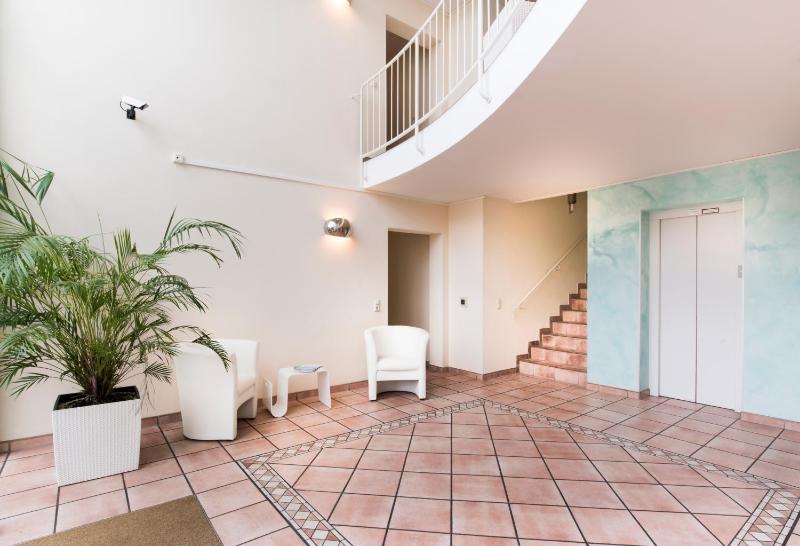 Parkside Apartment House - image 17
