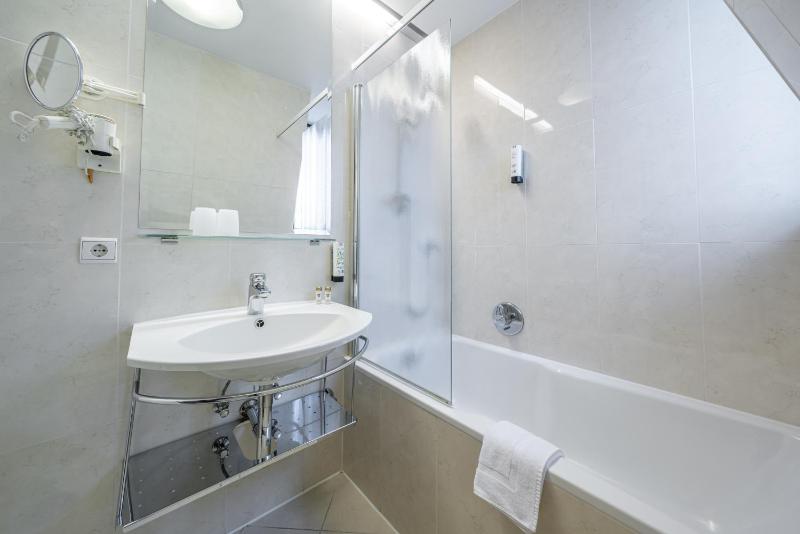 Superior Twin Room with AC image 2