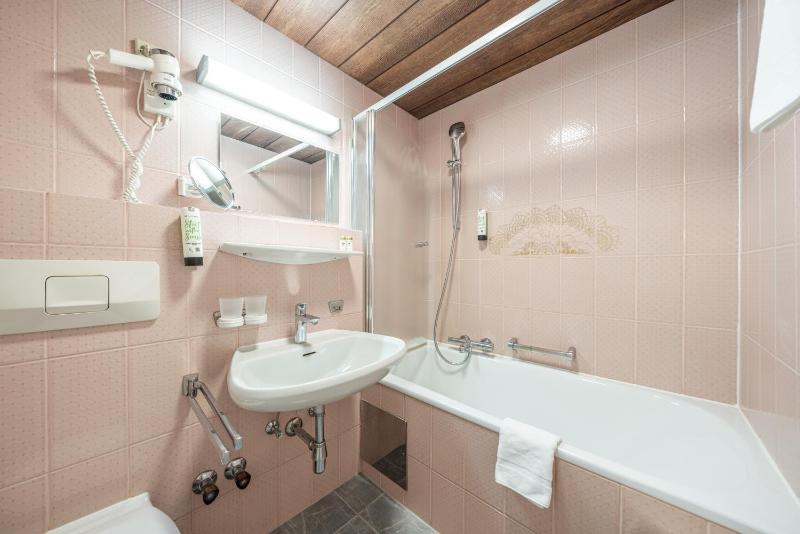 Comfort Double or Twin Room image 4