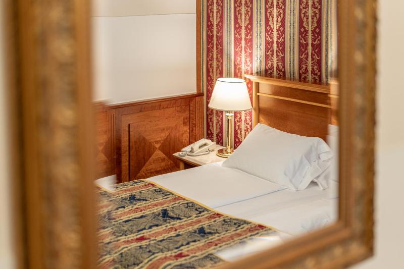 Comfort Double or Twin Room image 3