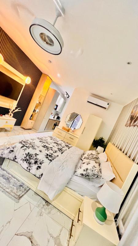 Hilton Essence Studio Airport-Accra - image 12