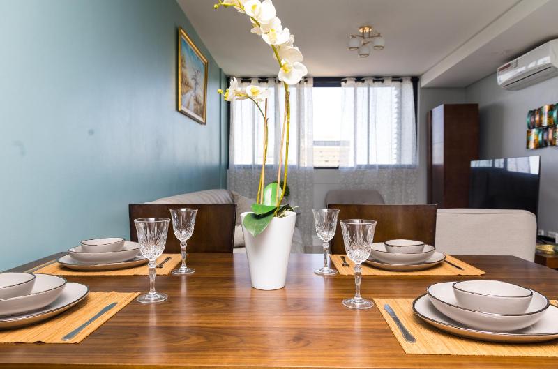 Stylish and Modern Oasis - image 13