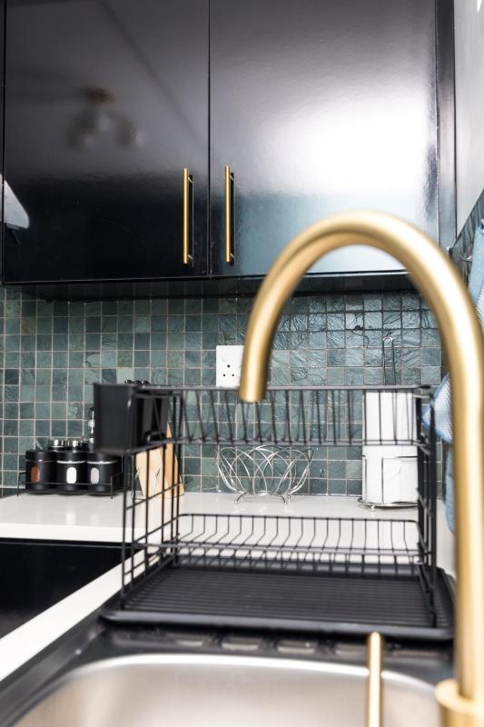 Stylish and Modern Oasis - image 8
