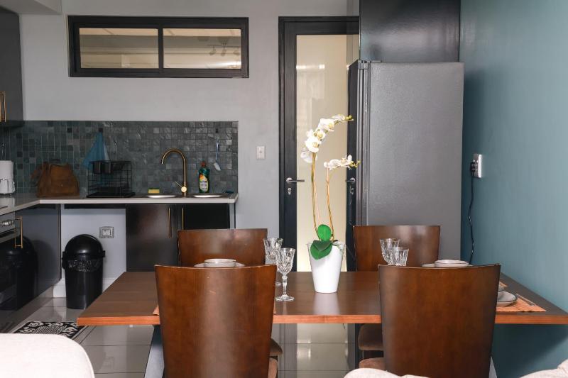 Stylish and Modern Oasis - image 10