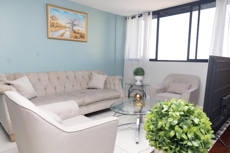Stylish and Modern Oasis - image 16