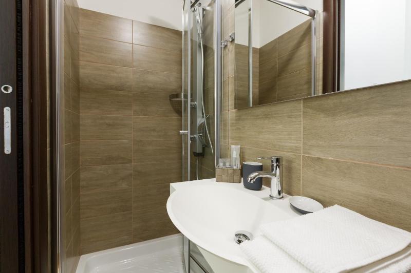 Deluxe Double or Twin Room with Garden View image 4