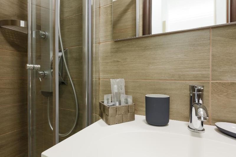 Deluxe Double or Twin Room with Garden View image 2