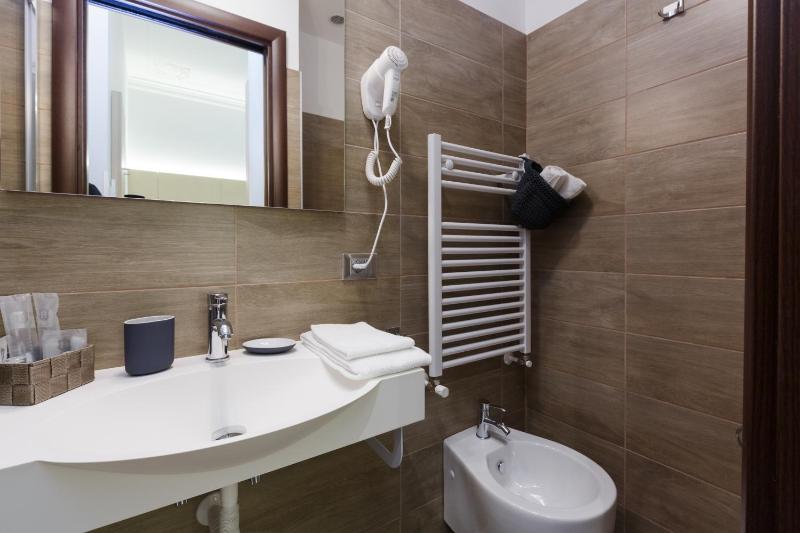 Deluxe Double or Twin Room with Garden View image 3