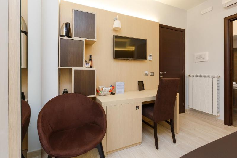 Superior Double Room with Garden View image 3