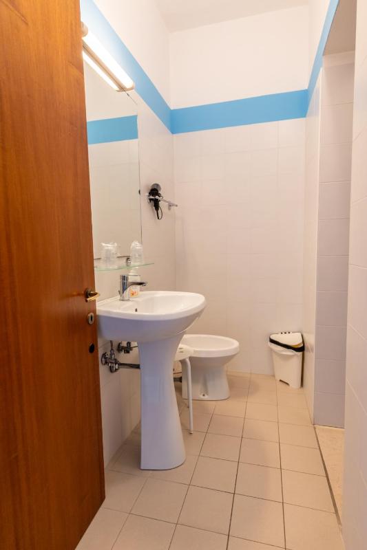 Economy Single Room image 3