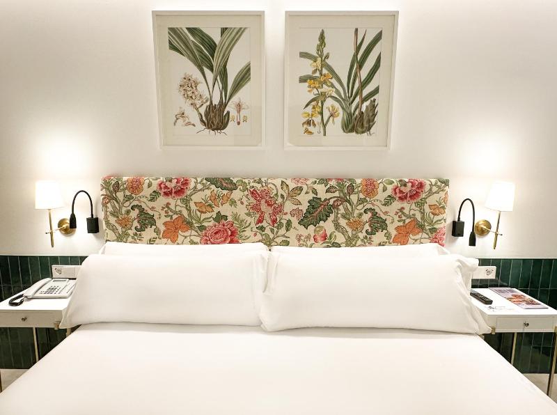 Double or Twin Room with Extra Bed image 4