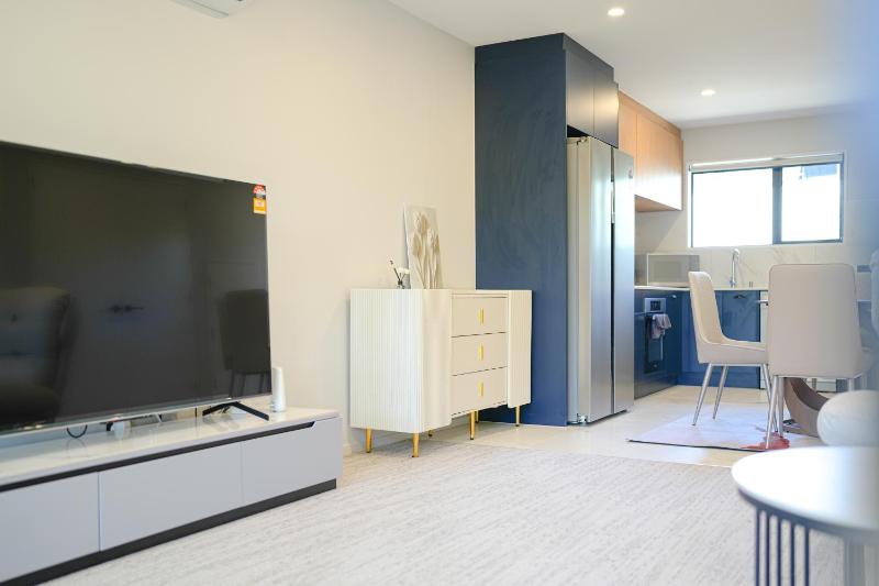 Graceful Stay 3BR beside UC - image 13