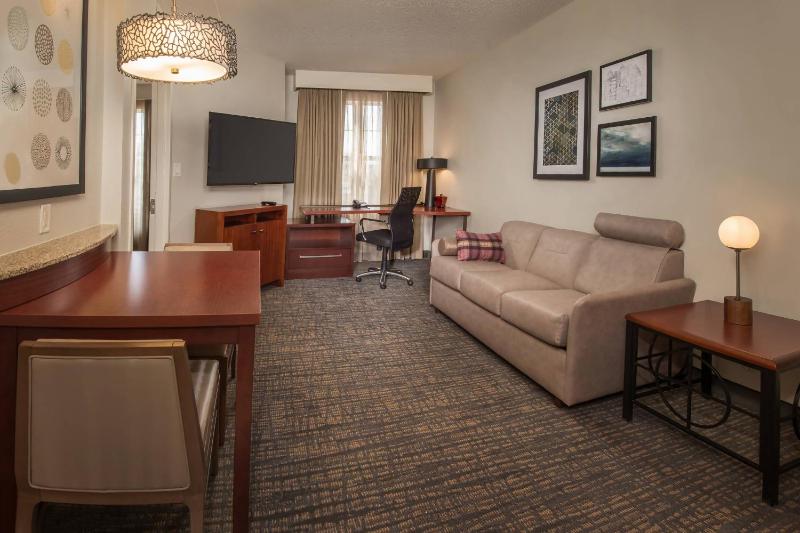 One-Bedroom Suite image 4