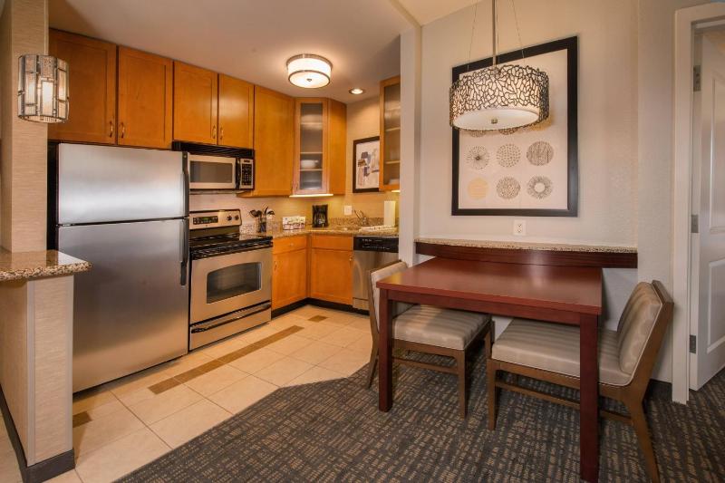 One-Bedroom Suite image 3