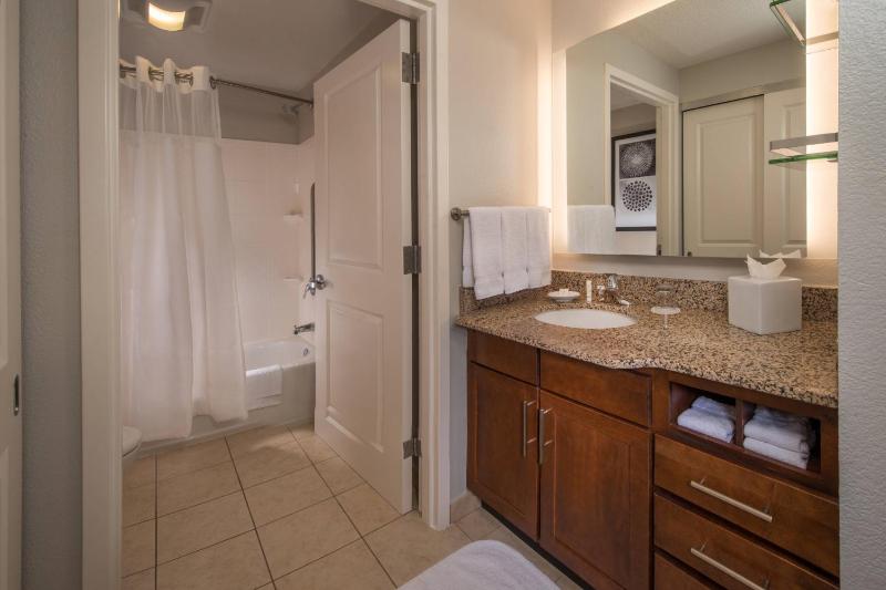 One-Bedroom Suite image 2