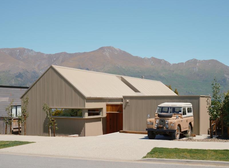 Scout - Luxurious Interiors - Lake Views - Architecturally Designed - image 1