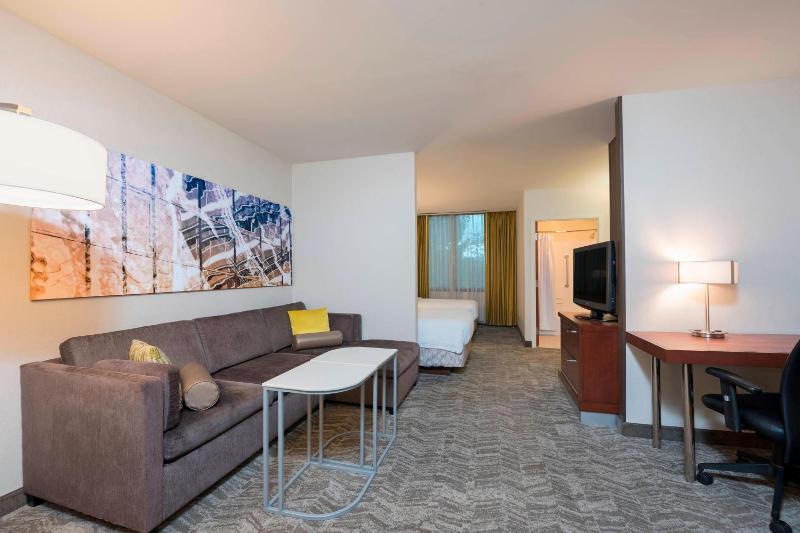 Double Suite with Two Double Beds and Sofa Bed image 4