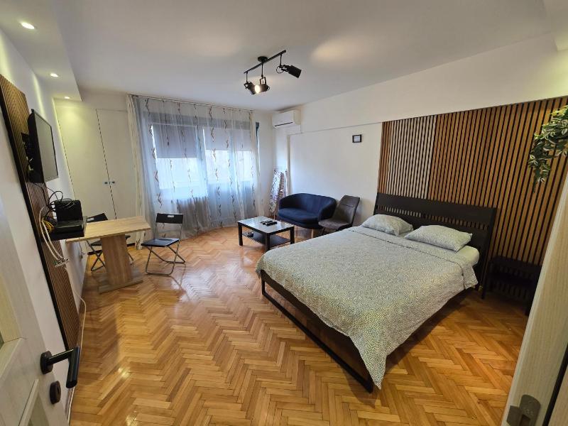 Azzurro Studio Apartment - image 3